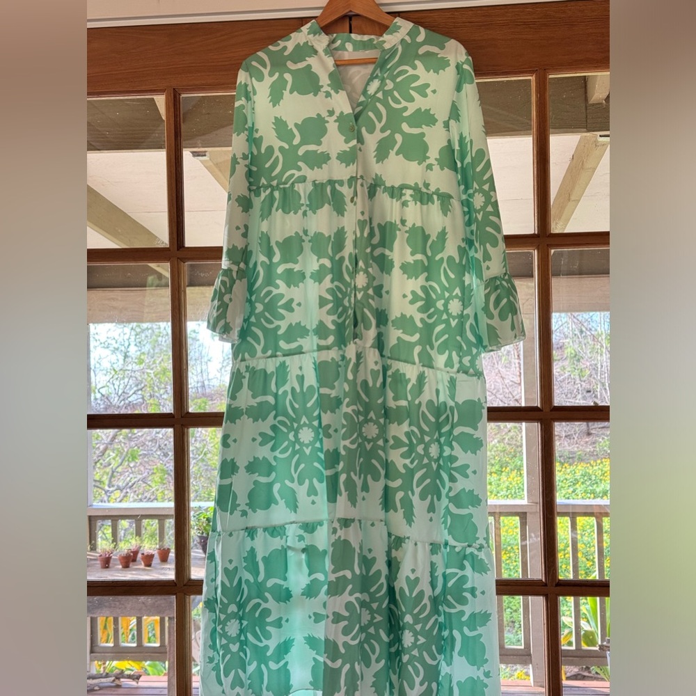 Unsure of brand. Green Hawaiian print size lg could fit xl